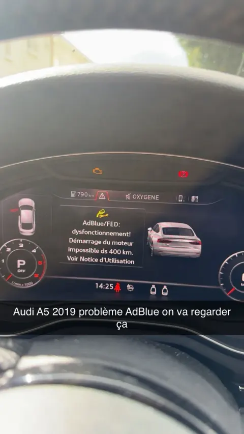 Combiné numérique d'une Audi A5 affichant un défaut AdBlue et un démarrage bientôt impossible